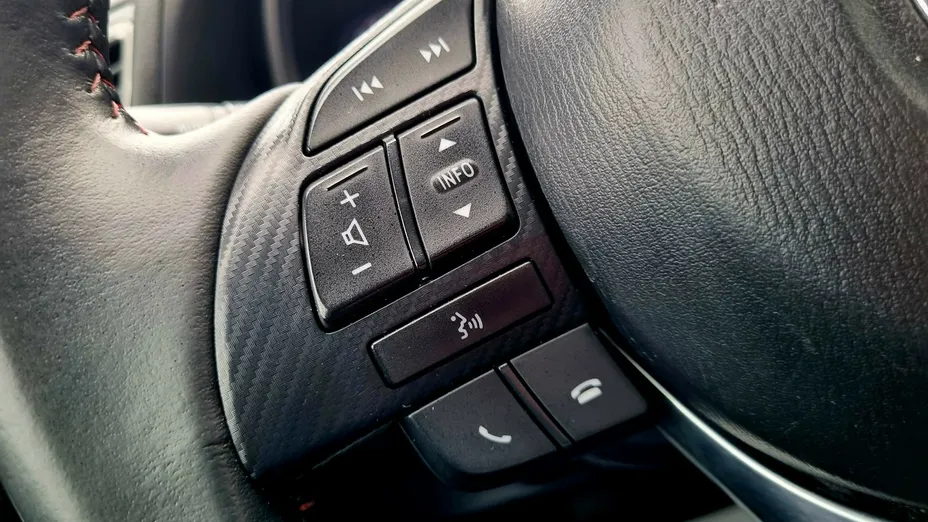 MAZDA 3 -