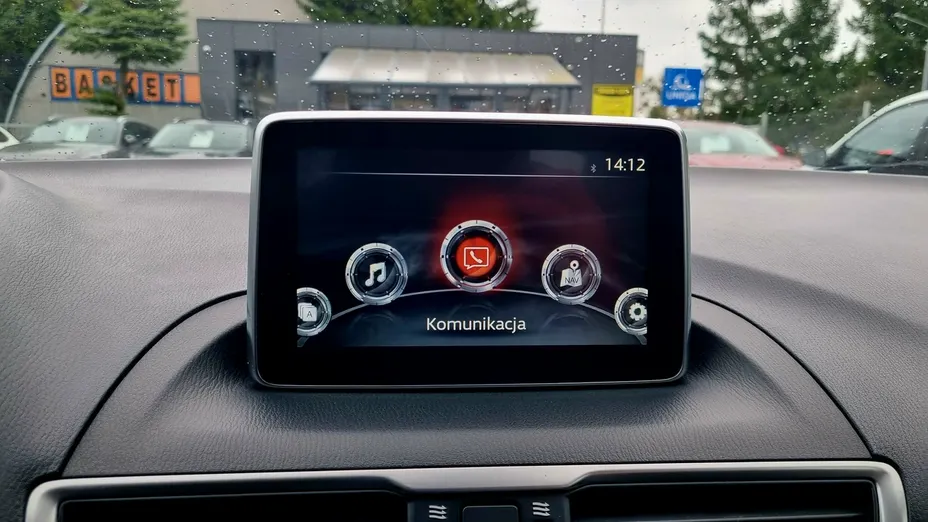 MAZDA 3 -