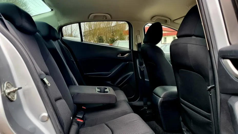 MAZDA 3 -