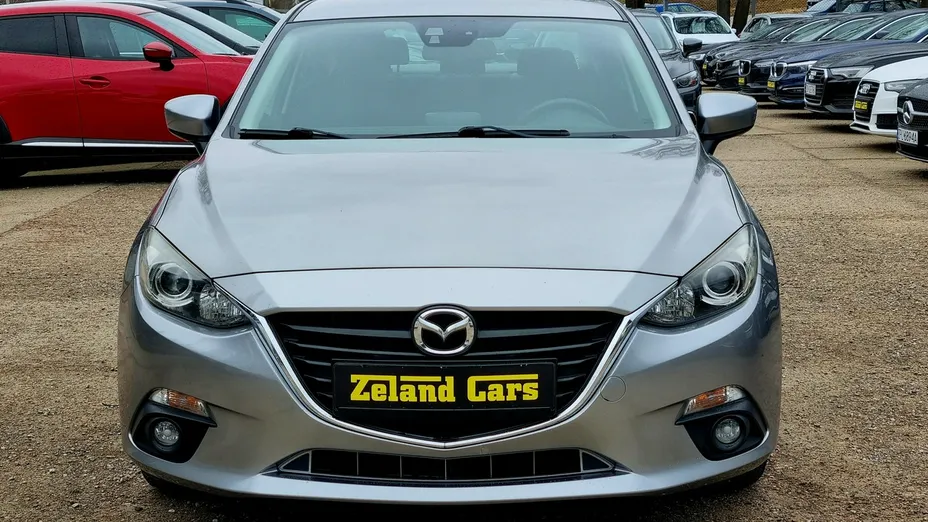 MAZDA 3 -