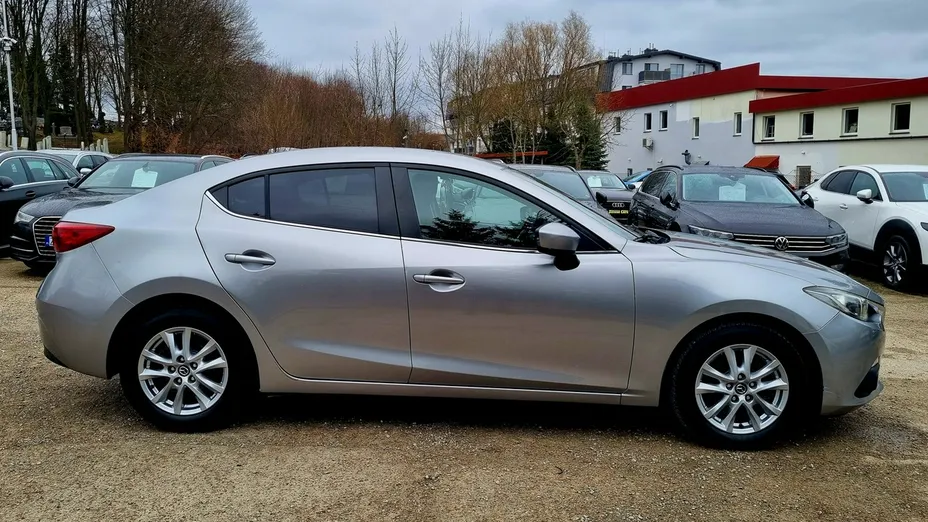 MAZDA 3 -