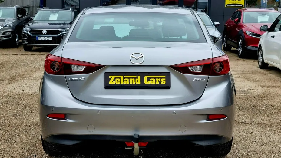 MAZDA 3 -