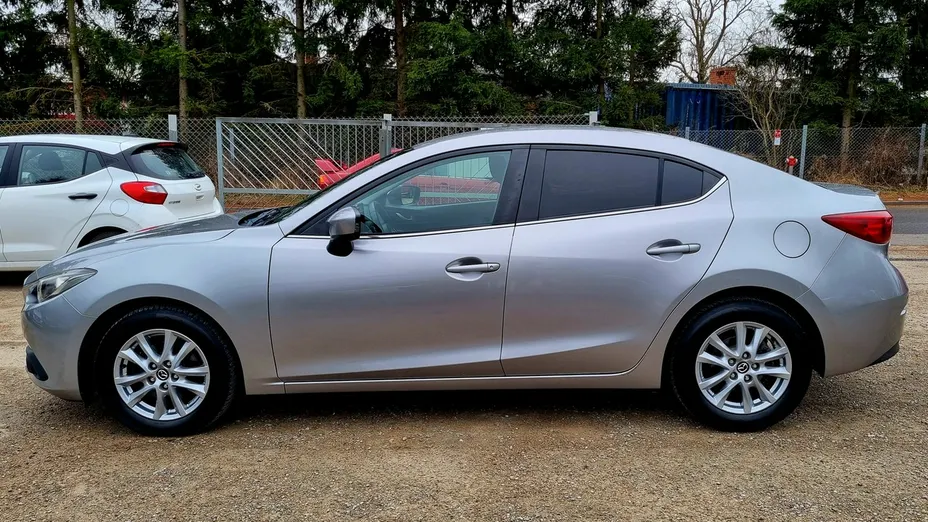 MAZDA 3 -