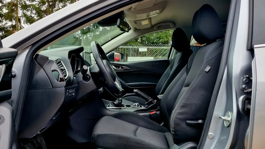 MAZDA 3 -