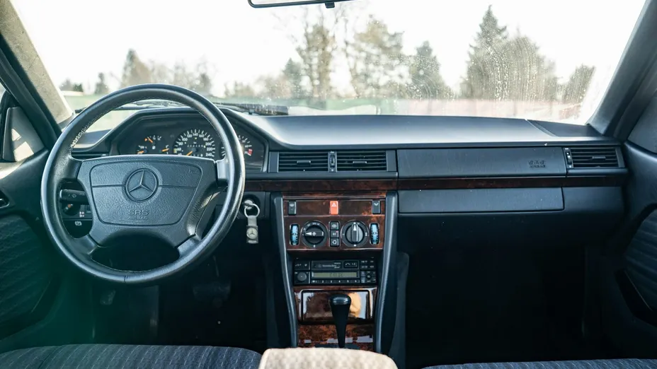 MERCEDES-BENZ E Klasa -