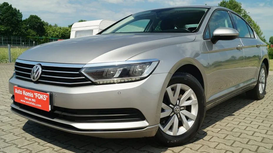 VOLKSWAGEN Passat -