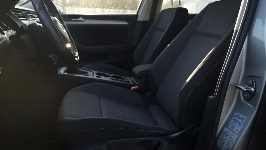 VOLKSWAGEN Passat -