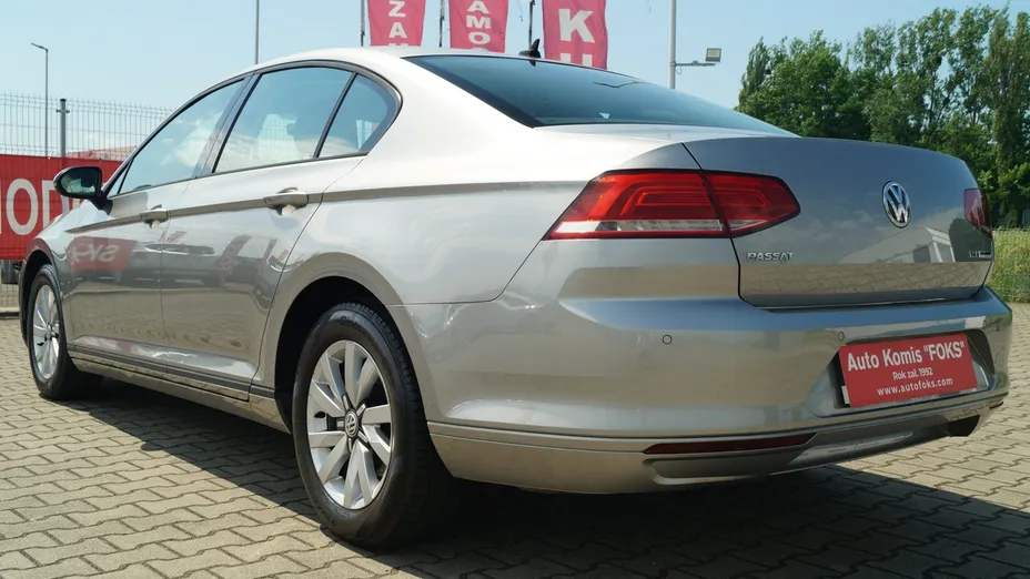 VOLKSWAGEN Passat -