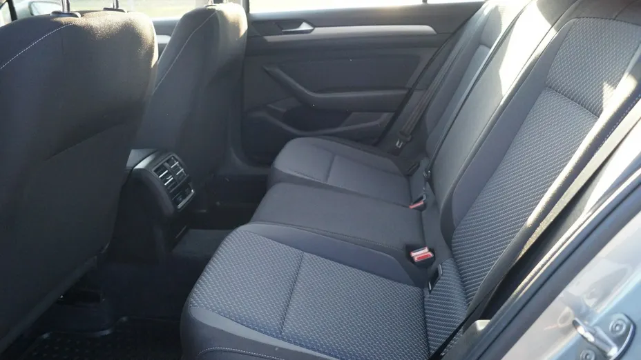 VOLKSWAGEN Passat -