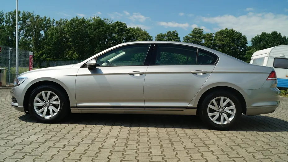 VOLKSWAGEN Passat -