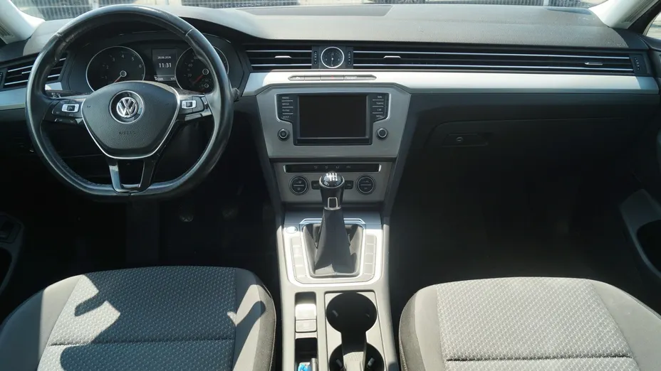 VOLKSWAGEN Passat -