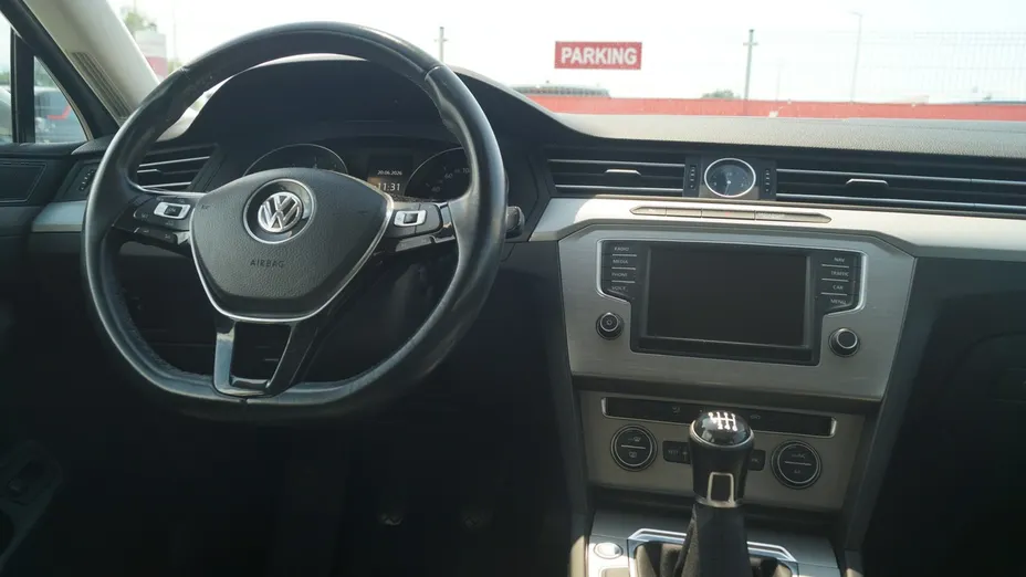 VOLKSWAGEN Passat -