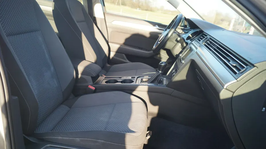 VOLKSWAGEN Passat -