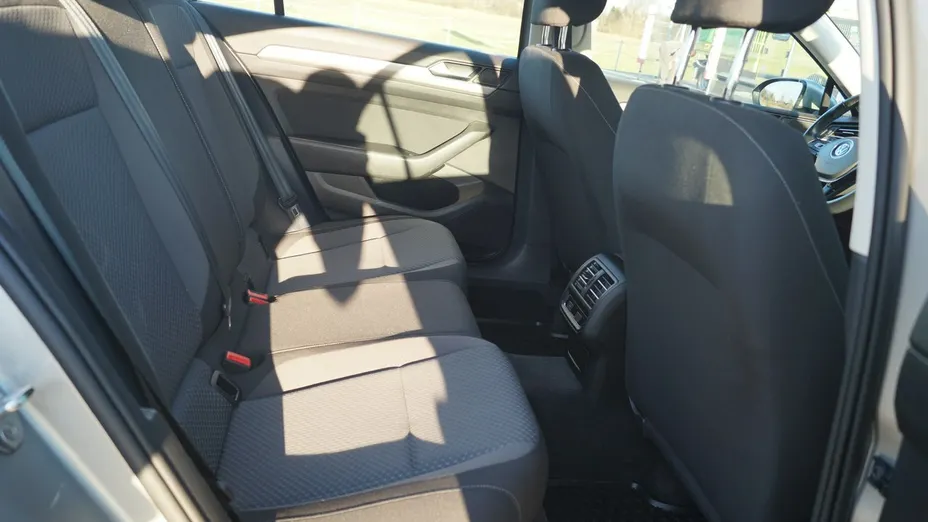 VOLKSWAGEN Passat -