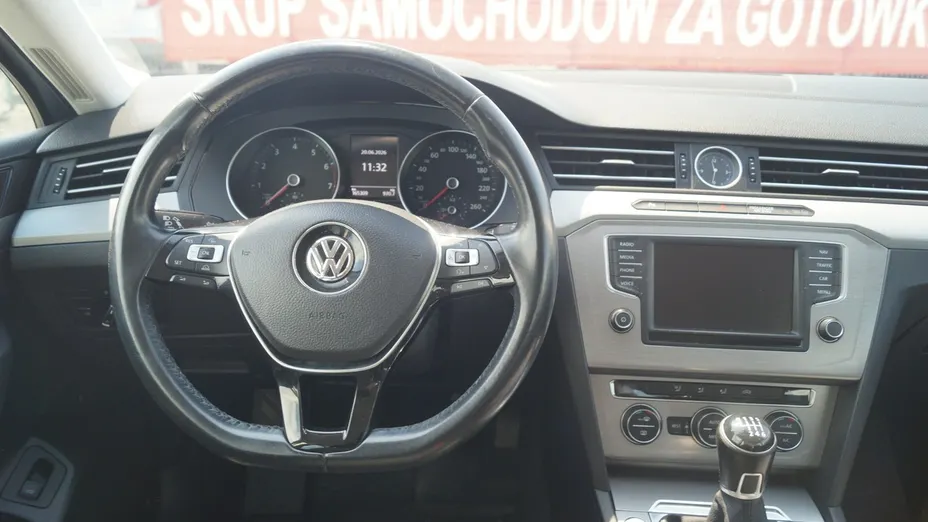 VOLKSWAGEN Passat -