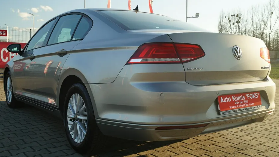 VOLKSWAGEN Passat -
