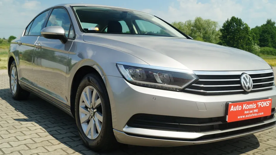 VOLKSWAGEN Passat -