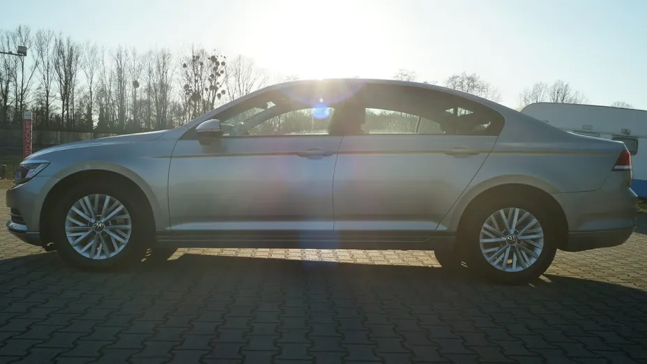 VOLKSWAGEN Passat -