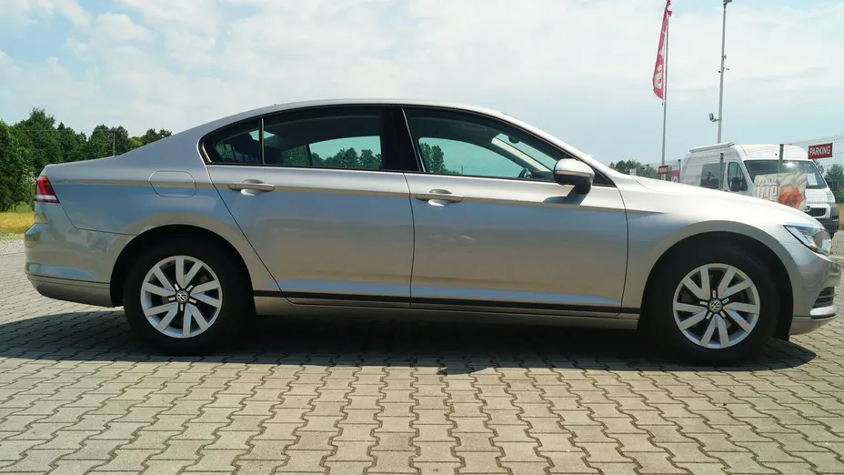 VOLKSWAGEN Passat -