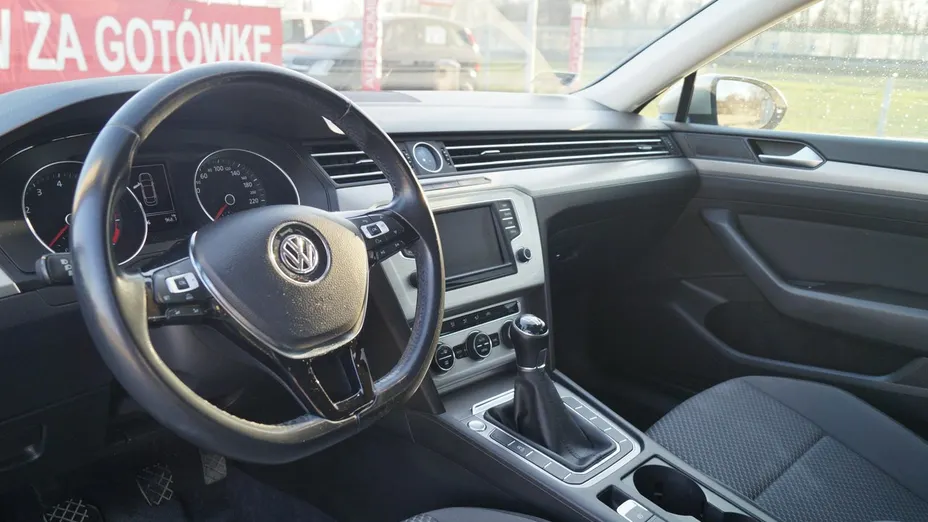 VOLKSWAGEN Passat -