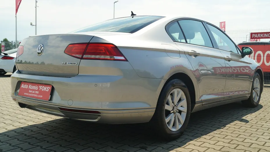 VOLKSWAGEN Passat -