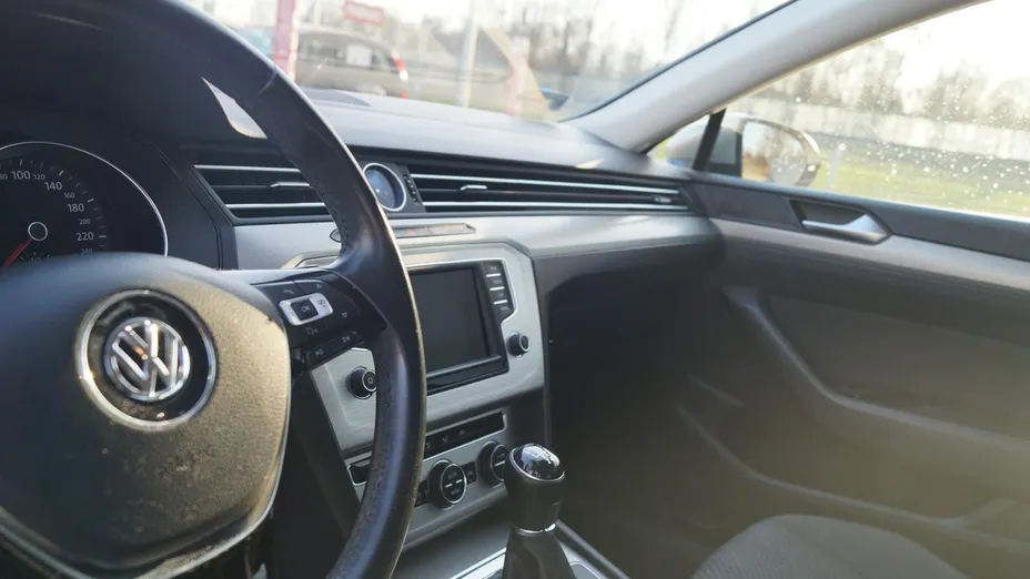 VOLKSWAGEN Passat -