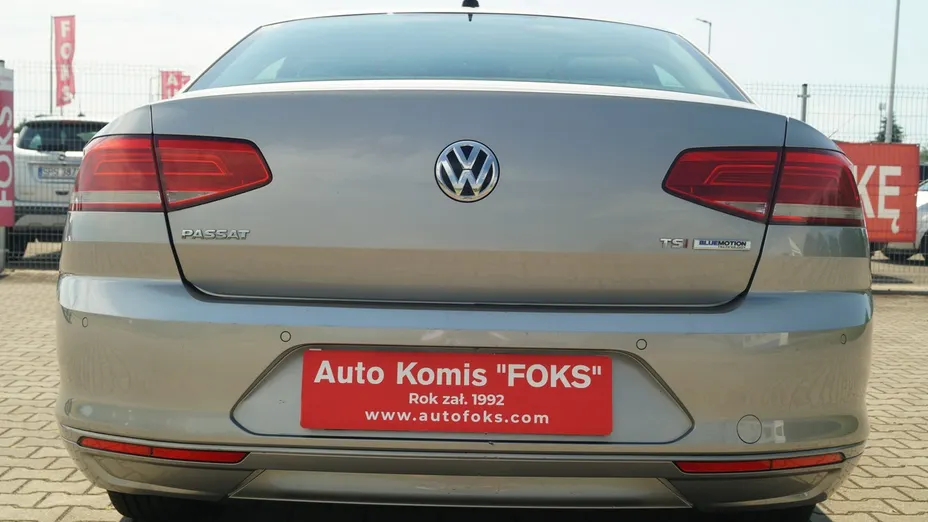 VOLKSWAGEN Passat -
