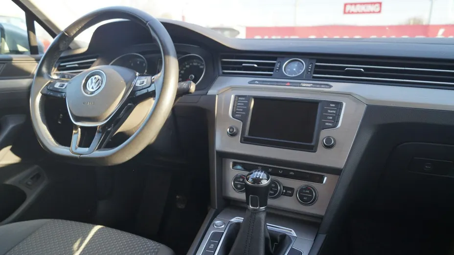 VOLKSWAGEN Passat -