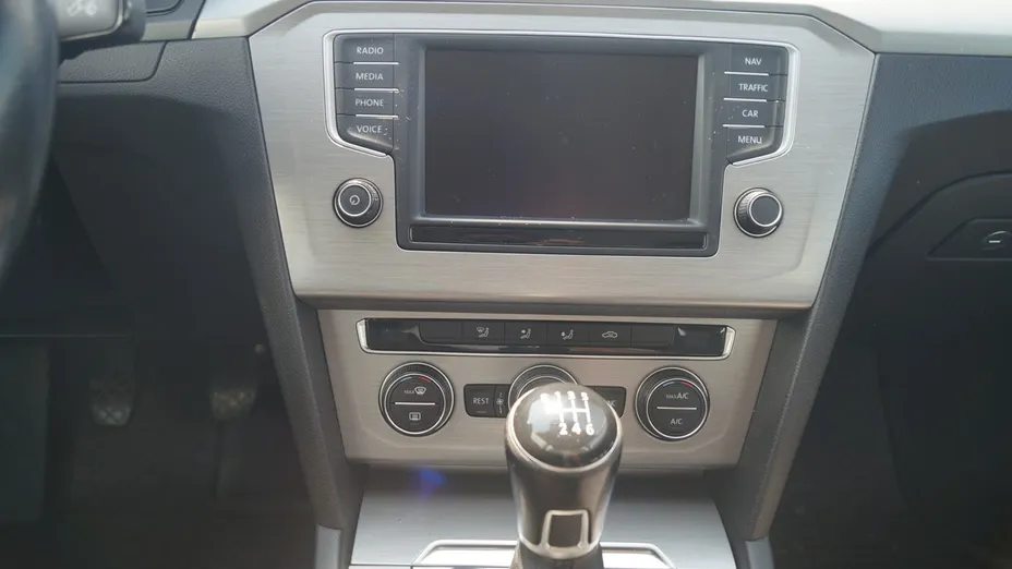 VOLKSWAGEN Passat -