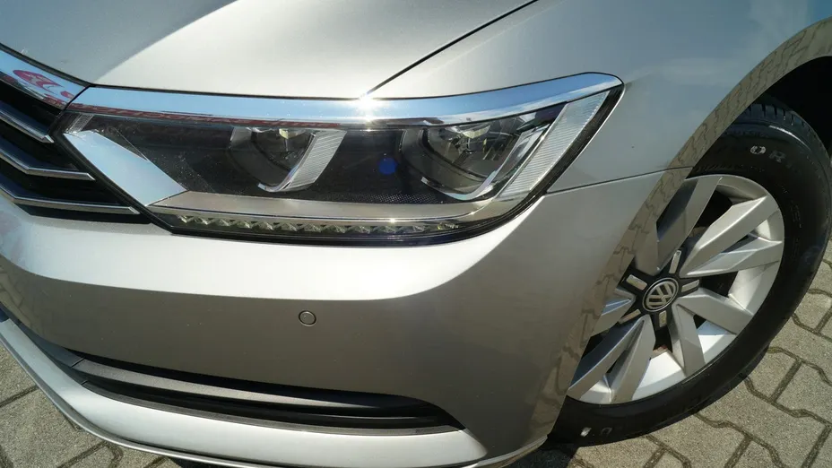 VOLKSWAGEN Passat -