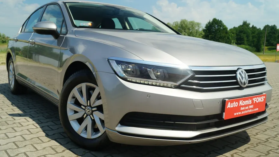 VOLKSWAGEN Passat -