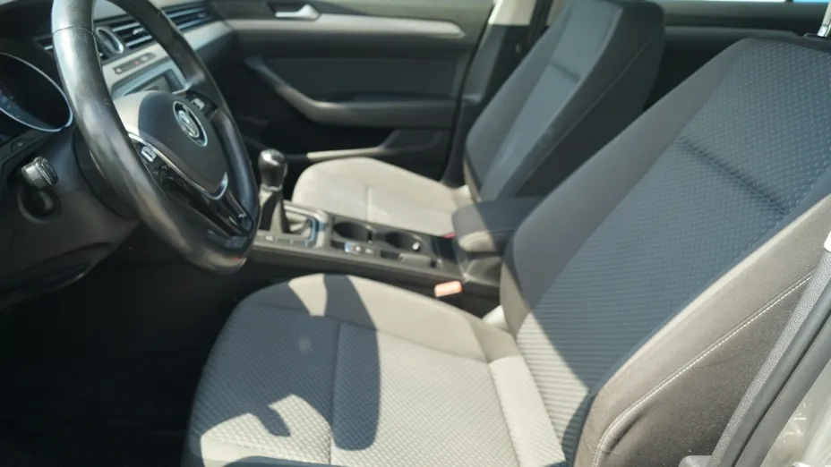 VOLKSWAGEN Passat -