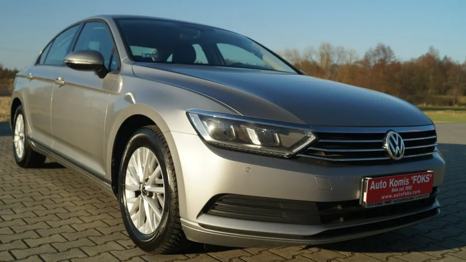 VOLKSWAGEN Passat -