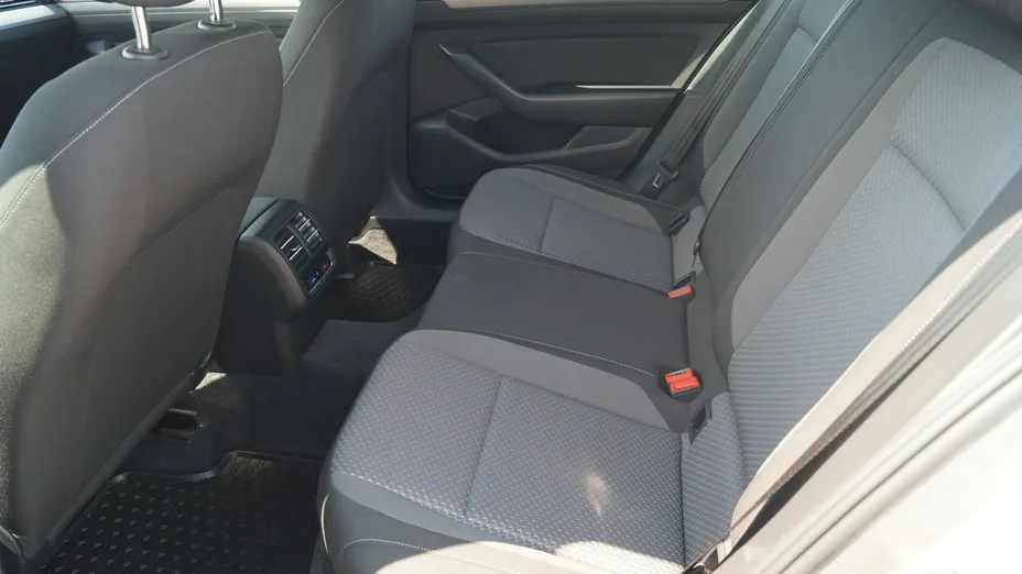VOLKSWAGEN Passat -