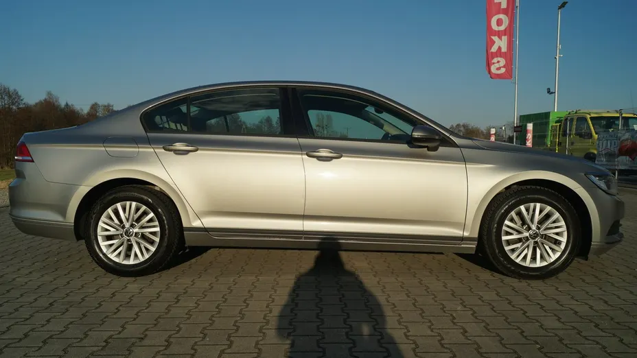 VOLKSWAGEN Passat -