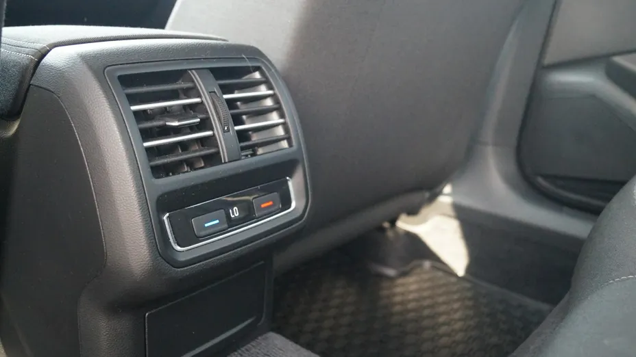 VOLKSWAGEN Passat -