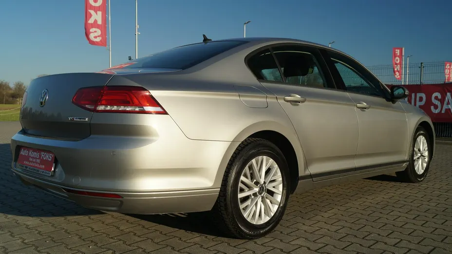 VOLKSWAGEN Passat -