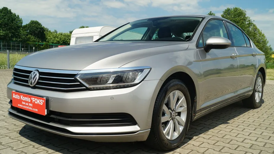 VOLKSWAGEN Passat -
