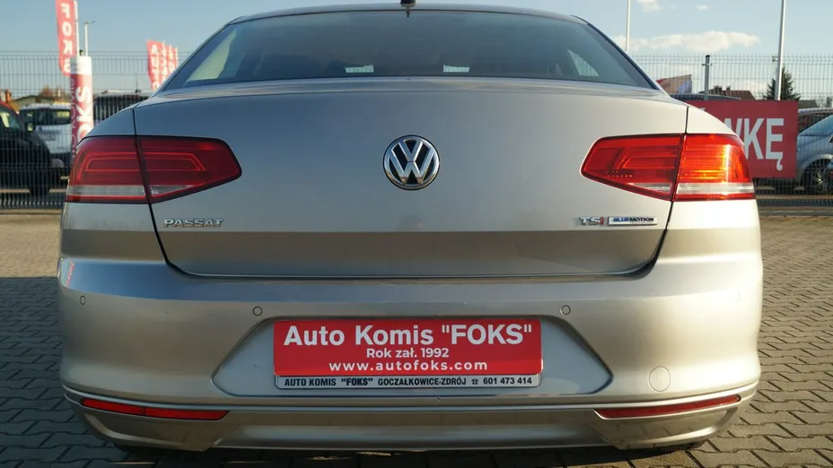 VOLKSWAGEN Passat -