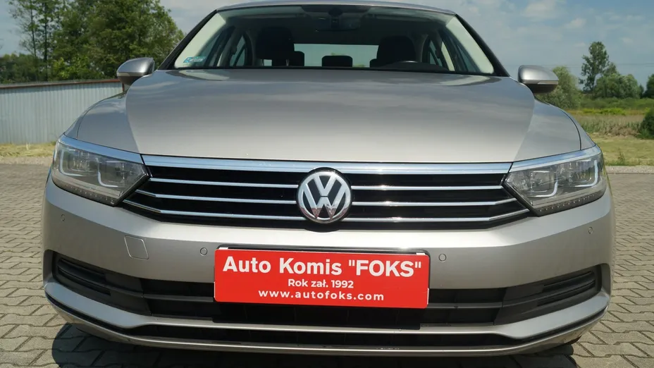 VOLKSWAGEN Passat -