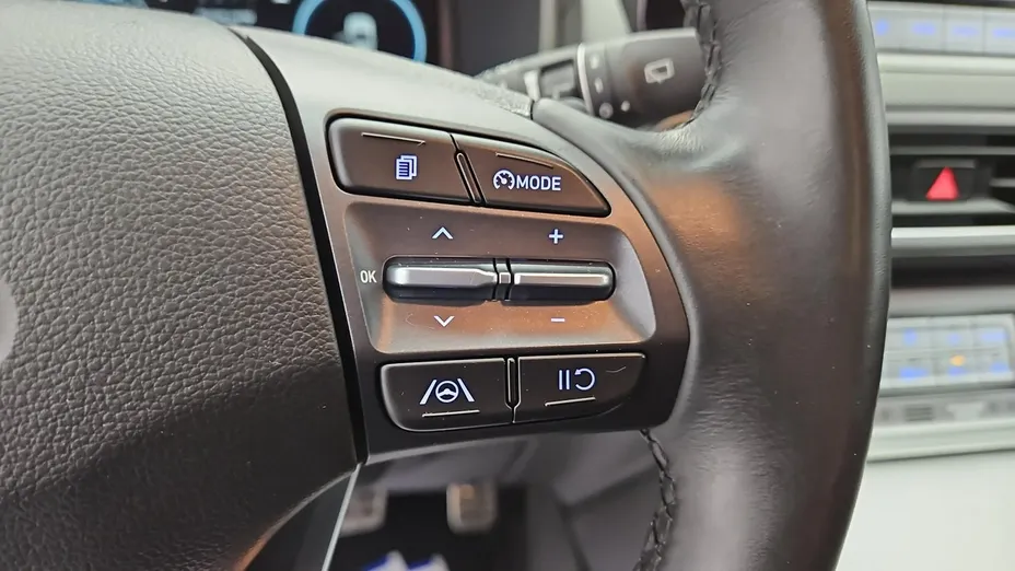 HYUNDAI Kona -