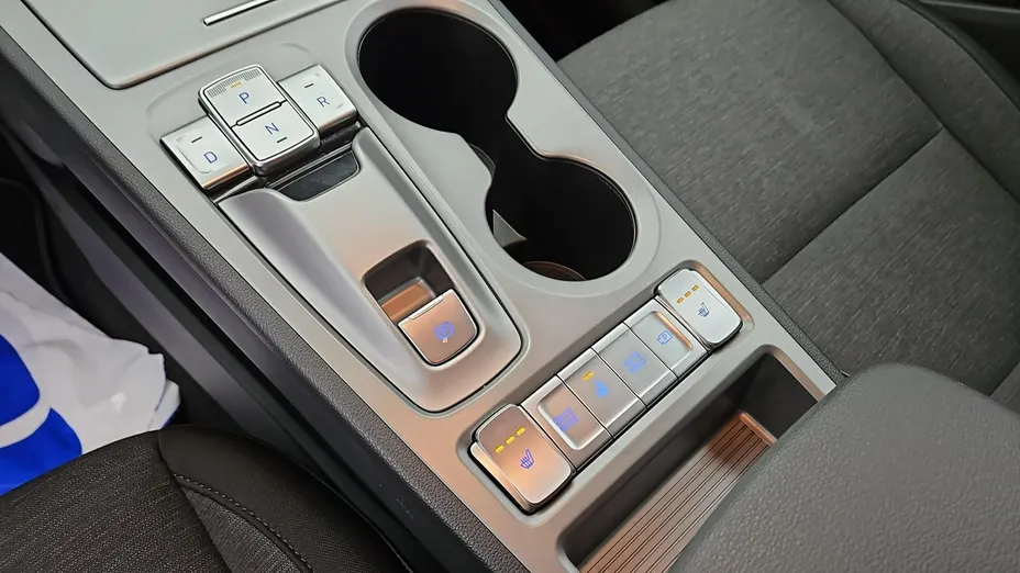HYUNDAI Kona -