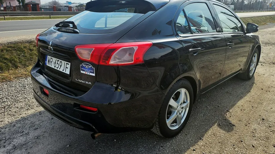 MITSUBISHI Lancer -