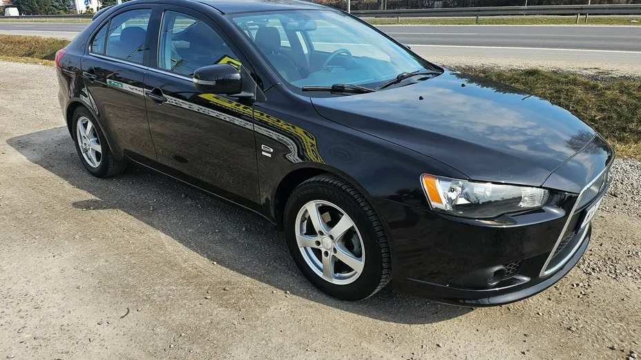 MITSUBISHI Lancer -