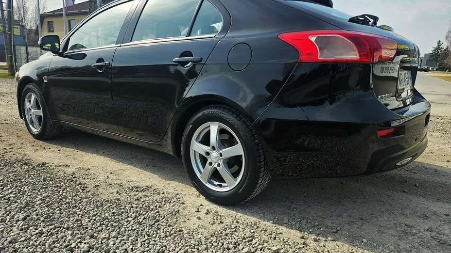 MITSUBISHI Lancer -