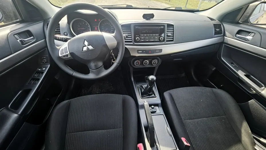 MITSUBISHI Lancer -