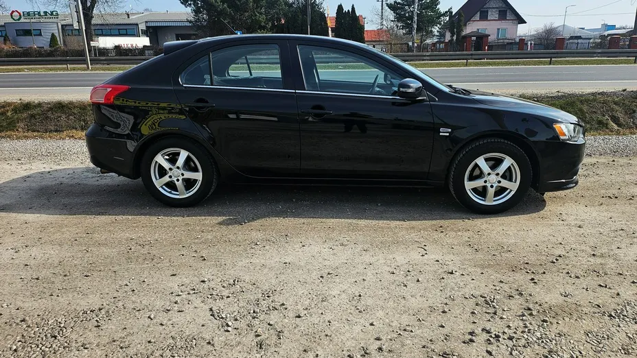 MITSUBISHI Lancer -