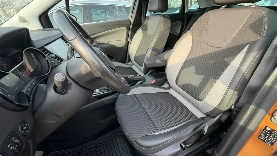 OPEL Crossland X -