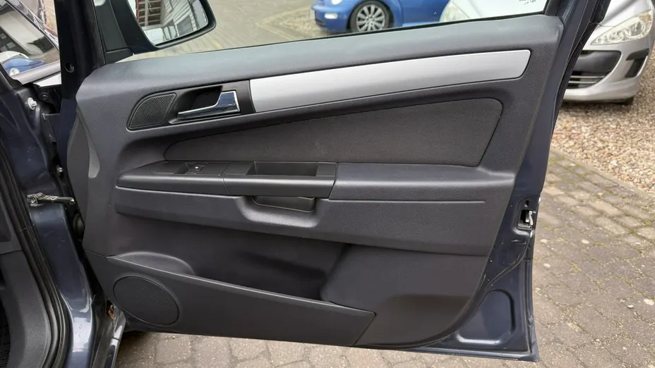 OPEL Zafira -
