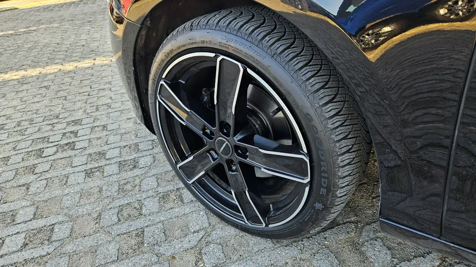 VOLVO V40 -